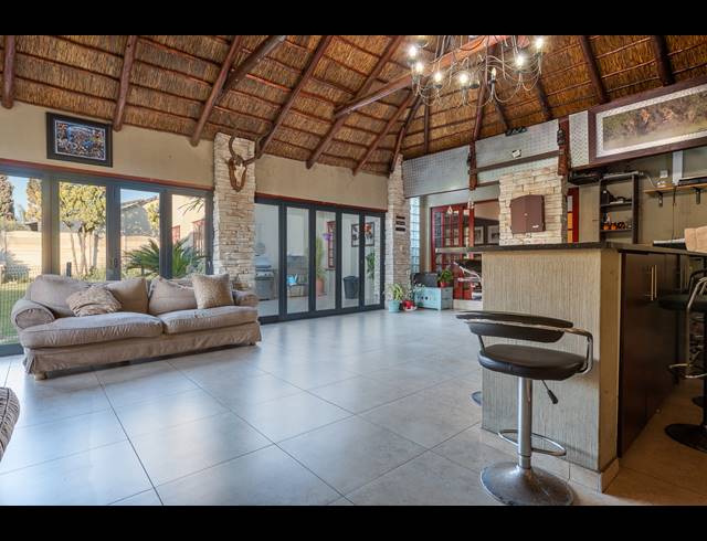5 BEDROOM HOUSE FOR SALE IN BRACKENHURST